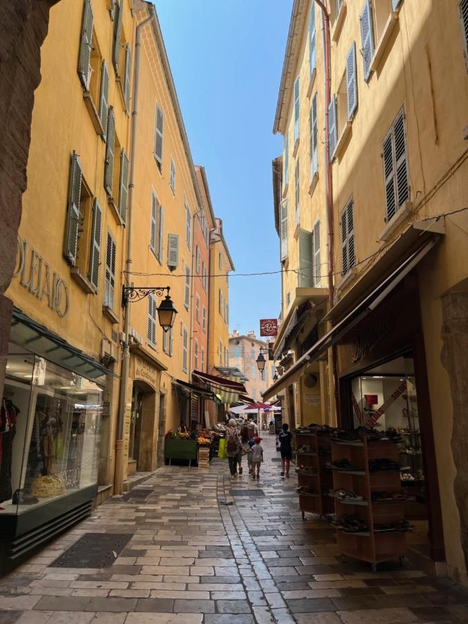 Studio Hyeres -Rue Pietonne Climatisation Lit 160 Tout Equipe - Sabrina 외부 사진